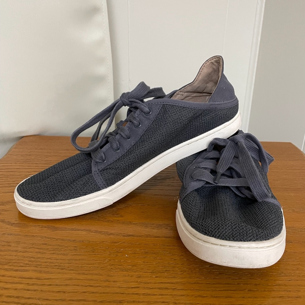 Woman’s OLUKAI gray mesh knit PEHUEA LI Pavement drop-in heel sneakers size 9.5